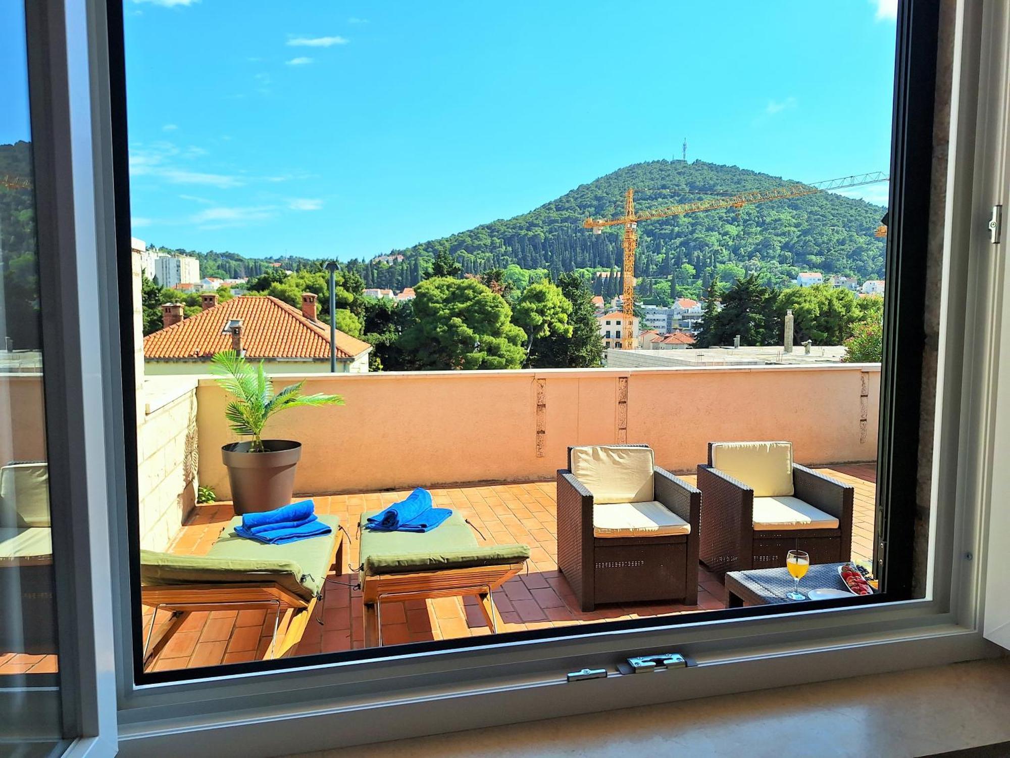 Blue Promenade Apartment